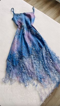 Beautiful fairytale dress🧚🏻✨ Halloweenský Makeup, Mastercard Credit Card, Dream Dresses, Winter Coats, Ravenclaw, Dream Dress, Autumn And Winter, Dahlia