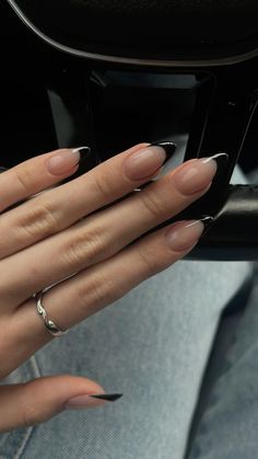 Cute Nails With Black Dress, Nails That Match A Black Dress, Simple Black French Tip Nails, Short French Tip Nails Black, Classy Nude Nails Almond, Almond French Tip Nails Chrome, Black Theme Nails, Black Designs Nails, Black Almond French Tip