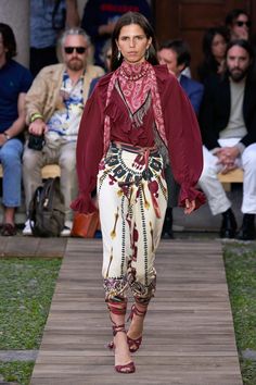 Etro Etro Runway, Resort 2020, Catwalk Fashion, 2020 Fashion Trends, Irina Shayk, Mini Short, 2020 Fashion, Moda Vintage