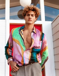 Disco Outfit Men, Colorful Outfits Men, Funky Shirts, Male Models Poses, Patterned Shirts, Mens Fashion Editorial, Swimsuit Season, Men Street Fashion, Funky Outfits