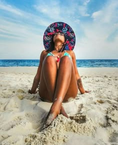 Pose Fotografi, Shotting Photo, Beachwear Collection, Beach Pictures Poses, Beach Photography Poses, Foto Tips, Trendy Swimwear, Foto Poses, Trik Fotografi