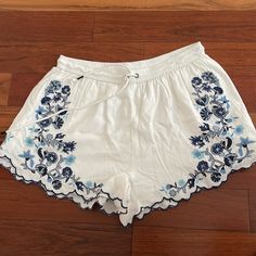 Embroidered White Sz S Shorts Abercrombie & Fitch New With Tag. Summer Vacation Bottoms With Floral Embroidery, Floral Embroidered Bottoms For Summer Vacation, Floral Embroidery Bottoms For Summer Vacation, Summer Cotton Shorts With Floral Embroidery, Embroidered Summer Bottoms For Day Out, Embroidered Bottoms For Summer Day Out, Floral Embroidery Shorts For Summer Vacation, Floral Embroidered Cotton Summer Shorts, White Casual Shorts With Floral Embroidery