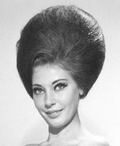 Suggestions regarding awesome looking women's hair. An individual's hair is undoubtedly precisely what can certainly define you as a man or woman. To several men and women it is important to have a fantastic hair do. Hairstyle Twist. Cute hair color ideas 60s Beehive, 1960s Hairstyles, 60's Hair, 1960 Hairstyles, Beehive Hairstyle, Crazy Hairstyles, Hairstyle Fade, Claudine Auger, 1960s Hair