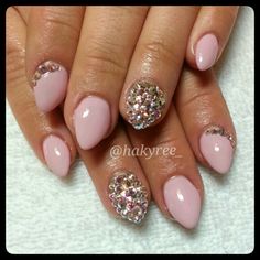 Dazzled Nails Rhinestones, Short Almond Gel Nails Ideas, Short Stelltos Nails, Short Claw Nails, Short Stiletto Nails Designs, Short Pointy Nails, Nail Knowledge, Drippy Nails