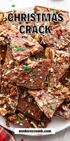 Your friends and family will go nuts over this Christmas crack! It's buttery, salty, sweet goodness. Saltine crackers smooshed between caramel toffee and milk chocolate, topped with chopped pecans and festive Christmas sprinkles. Christmas Crackle Recipe Saltine, Turtle Candies, Cracked Cookies, Christmas Candy Easy, Saltine Toffee, Christmas Cookie Recipes Holiday, Cake Stall, 2023 Recipes, Cracker Toffee