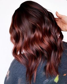 50 Versatile Auburn Hair Color Choices for a New You - Hair Adviser Dark Red Hair With Brown, Deep Auburn Hair, Light Auburn Hair Color, Reddish Brown Hair Color, Red Brown Hair Color, Auburn Red Hair, Light Auburn Hair, Unnatural Hair Color, Root Smudge