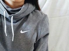 Nike Free Shoes, Skateboarder, Nike Sweater, Milan Fashion Weeks, Nike Shox, Nike Hoodie, Athletic Outfits, Only Fashion, Nike Outfits