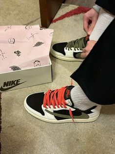 Nike Jordan Travis Scott, Travis Scott Olive, Jordan Travis Scott, Nike Travis Scott, Travis Scott Jordan 1, Sneakerhead Room, Nike Fashion Sneakers, Olive Clothing, Black Men Haircuts