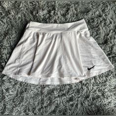 Never Worn Nike Tennis Skirt. Super Soft And Comfy For Athletic Use! Thrift Ideas, Nike Skirt, Nike Tennis Skirt, Nike Skirts, White Tennis Skirt, Nike Tennis, 2022 Fashion, Tennis Clothes, Nike White