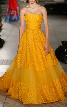 Yellow Evening Gown, Carolina Herrera Fashion, Orange Gown, Organza Gown, Carolina Herrera Dresses, Organza Gowns, Dazzling Dress, Couture Gowns, Silk Organza