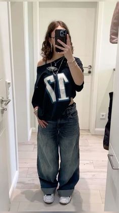 Outfit Ideas For School Y2k, Pinterest Outfits For School, Ootd Ideas For School, Hhn Outfit Ideas, Outfits Aesthetic Streetwear, Easy Y2k Outfits, Aesthetic Streetwear Outfits, Streetwear Outfit Aesthetic, Pinterest Outfits Aesthetic