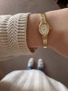 Interested in quiet luxury or dressing like the old money aesthetic? I'm sharing affordable outfits that can help you achieve the rich girl look on a budget. #ootd #style Colorful Gold Rings, Classy Earrings Aesthetic, Gold Old Jewelry, Small Gold Watch Women Vintage, Female Watch Aesthetic, Womens Dainty Watch, Elegant Jewlrey, Artsy Earrings Aesthetic, Nice Rings For Women