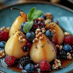 Baked Pears with Berries, Honey, Walnuts & Blue Cheese - Grammy Recipes Baked Pears With Blue Cheese And Honey, Mahjong Snacks, Desserts With Pears, Grammy Recipes, Pear And Blue Cheese, Honey Walnuts, Caramel Pears, Pear Dessert, Baked Pears