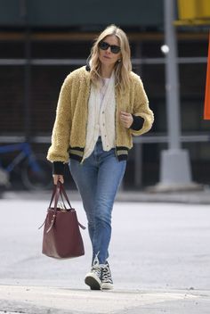 Chucks Outfit, Sienna Miller, Curvy Outfits, Style Icon, Style Me, Celebrity Style, Winter Outfits, Fall Outfits