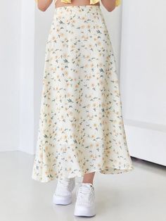 DAZY Allover Floral High Waist Skirt | SHEIN Singapore Flower Skirt Outfit, Flared Skirt Pattern, A Line Skirt Pattern, Daisy Skirt, Maxi Skirt Pattern, Long Flared Skirt, Long Skirt Fashion, Skirt Sewing, Plaid Pleated Skirt