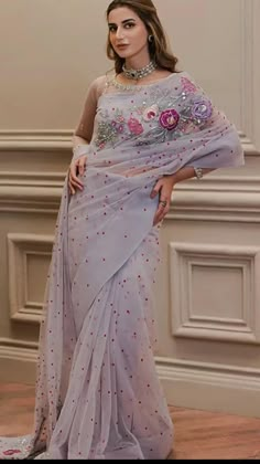 Wedding Dresses Saree, Wedding Outfits Pakistani, Sarees Simple, Saree Indian Wedding, Kurta Embroidery, Partywear Sarees, Handpainted Tote, Desi Dress, Arabic Dress