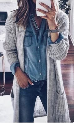 Chambray and grey Neutrals Wardrobe, Plain Cardigan, Airport Outfits, Denim Outfits, Grooming Tips, Effortless Outfit, Fall Layers, Looks Street Style