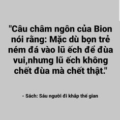 an image of a person holding a cell phone with the caption'cau cham ngo cua blon noi rang mac du bon tre nen