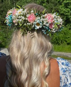 Flower Crown Inspiration, Midsummer Crown, Midsummer Flower Crown, Midsummer Outfit, Midsommar Outfit, Garden Party Outfits, Flower Crown Making