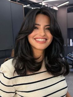 26 Ideas for Curtain Bangs to Ask Your Stylist For | The Everygirl Best Short Haircuts For Long Faces, Thick Ends Haircut, Curran Bangs Straight Hair, Medium Hair Cuts Brunette, Haircut For College, Haircut Till Shoulder, Medium Dark Haircut, Curtain Bangs Medium Hair Black, Hair Cut With Curtain Bangs For Girl