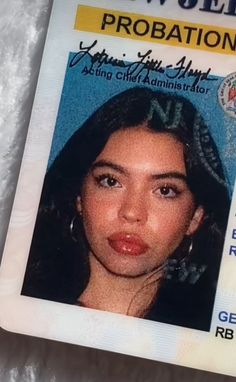 Beautiful driver's license picture by @amandamarquesx2 Fake Drivers Lisence, Drivers Licence Photo Makeup, Drivers Lisence Aesthetic, Permit Pictures, Drivers Licence Aesthetic Photo, Permit Picture Ideas, Drivers Lisence Photos, License Id Picture, Drivers Lisence Photos Makeup