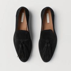 H&M Premium Selection Loafers With Tassels And Moccasin Seam At Front. Leather Lining And Insoles. Thermoplastic Rubber (Tpr) Soles. Heel Height Approx. 1 1/4 In. Color: Black Size: 7 New In Box And New With Tags; Never Worn Composition - Sole:Rubber 100% - Lining And Insole:Leather 60%, Textile 40% - Upper:Suede 100% H&M Size Guide Size 7 = 9½" Foot Length New To Poshmark, Use My Referral Code Momgar22 For $10 Off Your First Purchase When You Set Up A New Poshmark Account. Beige Ballet Flats, Leopard Print Shoes Flats, Loafers With Tassels, Suede Flats Shoes, Silver Ballet Flats, Pointed Flats Shoes, Leopard Print Flats, H&m Shoes, Pink Flats