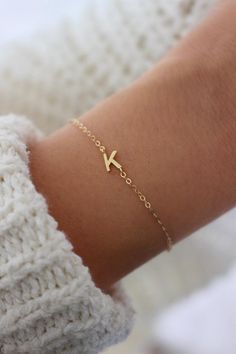 Dainty Initial Bracelet, Dainty Gold Jewelry Bracelets, Gold Initial Bracelet, Gold Minimalist Jewelry With Heart Charm, Minimalist Gold Jewelry With Heart Charm, Elegant Heart Jewelry As A Gift, Elegant Heart-shaped Jewelry Gift, Elegant Heart-shaped Jewelry For Gifts, Classic Jewelry With Adjustable Chain For Valentine's Day