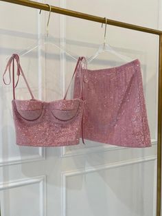 Details:-Sequined velvet designer fabric-Pink Sands color-A two piece set, mini skirt and bodice Hslot Outfit Ideas, Teuta Matoshi, Taylor Outfits, Taylor Swift Tour Outfits, Harry Styles Concert, Chique Outfits, Sequin Evening Dresses, Concert Fits, Looks Chic