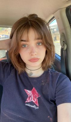 Short Haircuts With Bangs, Bangs For Round Face, Haircut Inspo, Short Brown Hair, Short Hair Styles For Round Faces, Haircuts Straight Hair, Penteado Cabelo Curto