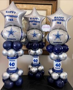 some balloons and silver stars are on a table