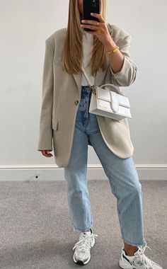 Outfits Layers, Office Jacket, Transitional Outfits, Oversize Blazer, Looks Jeans, Mom Jeans Outfit, Casual Chique, Transition Outfits, Casual Day Outfits