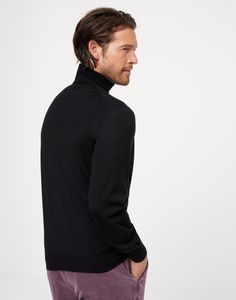 Cashmere and silk lightweight turtleneck sweater The quality of Brunello Cucinelli materials enriches the classic lines of the lightweight turtleneck sweater. Contrasting color details on the cuff edges adds a sophisticated element to the garment style that is characterized by a regular fit with a close-fitting shape. Sweater For Man, Blazer And T Shirt, Blazer And Skirt, Mens Eyewear, Eyewear Womens, Boutique Online, Lightweight Sweater, Mens Fragrance, Women Fragrance