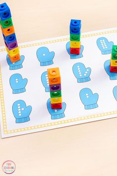 the toy blocks are arranged on top of each other in order to make it easier for children to learn