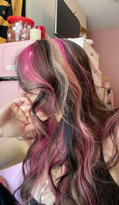 ₊˚ෆ Follow me for more 𐙚 visit my boards ₊˚ෆ Neapolitan Hair, Skunk Hair, Hair Inspiration Long, Hair Color Streaks, Hair Streaks, Dyed Hair Inspiration, Hairstyles For Layered Hair, Hair Dye Ideas