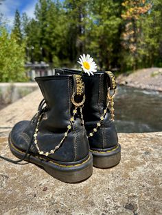 Gold plated enamel daisy chains for Doc Martens and other shoes for a cute summer look Easy attachment and removal - Push-clasp O-ring clips to back loop of boot and lobster clasps clip to shoelaces and each side  Comes as set of 1 (1 O-ring with daisy chains that clip to laces on each side of 1 boot) or set of 2 for a pair of boots/shoes  Theme: Hippie, Boho, Summer, Earthy Aesthetic, Granola Girl Style Custom Doc Martens Boots, Doc Martens Beads, Doc Marten Charms Diy, Doc Martens Accessories, Diy Doc Martens, Cool Doc Martens, Doc Martens Laces Style, Earthy Shoes, Doc Martens Aesthetic