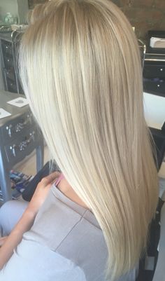 Platinum Blonde Balayage, Bright Blonde Hair, Latest Hair Color, Light Blonde Highlights, Bright Blonde