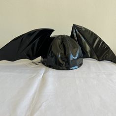 We Do Not Trade, Users Making Low Ball Offers Will Be Ignored & Blocked! *Same Day Expedited Shipping* Moschino Couture Black Vinyl / Rubber Leather Hat With Bat Wings Ss20 "Trick Or Chic" Halloween Collection By Jeremy Scott Limited And Hard To Find Super Rare!! 100% Authentic!!! Condition: Brand New With Tags Attached Pattern: Horns Style: Hat W/Wings Material: 66% Pl, 34% Pu Made In Italy Bat Wings Details Fully Lined Everything We Sell Is 100% Genuine And Authentic Products! Deadstock, Sold Black Halloween Costume Accessories For Evening, Denim Baseball Cap, Beige Hat, Chic Halloween, Moschino Couture, Leather Hat, Moschino Cheap And Chic, Leather Gear, Logo Knit