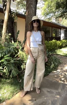 Becky Core, Lucy Hale Outfits, Natalie Borton, Mom Ootd, Series Wallpaper, Mommy Outfits, Elegant Outfit Classy, Capsule Outfits, Elegant Outfit