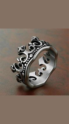 Ring Outfit, Crown Accessories, Silver Crown Ring, Mode Hippie, Black Crown, Silver Crown, Crown Ring, Couple Jewelry