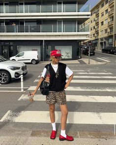 Summer 2024 Street Style Trends, Sofia Coelho Outfits, Sofia Coelho, Japan Outfits, Japan Outfit, Warm Weather Outfits, Streetwear Fashion Women, Red Outfit, Outfit Goals