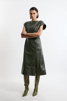 Leather Full Midi Dress Leather Aesthetic, Petite Work Outfits, Petite Wedding Guest Dresses, Plus Size Workwear, Outfits Petite, Petite Coat, Short Playsuit, Fall Outfits For Work, Trending Sunglasses