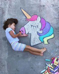 Chalk Sidewalk, Easy Chalk Drawings, Chalk Activities, Sidewalk Paint, Art Teen, Unicorn Drawing