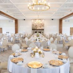 a banquet room with tables and chairs set up for formal function or wedding breakfasteon