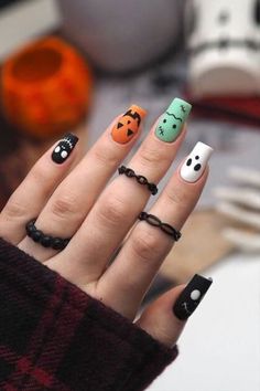 Thank you all so much who subscribe and put likes on my Pins😘, There are already 36😇 of us. I would like you to continue to give such feedback, I will try to please you with new Pins. As always the link to the Manicure Board will be above. Holloween Nails Acrylic Short, Simple Halloween Nails Short, Cute Halloween Nails Short, Swaggy Nails, Zombie Nails, Nail Art Halloween, Cartoon Nails, Trends Nails