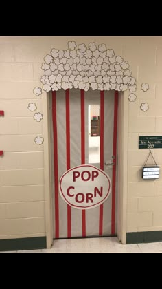 a popcorn themed door with the word pop corn on it