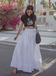 Pinterest Outfit Long Skirt. There are any references about Pinterest Outfit Long Skirt in here. you can look below. I hope this article about Pinterest Outfit Long Skirt can be useful for you. Please remember that this article is for reference purposes only. #pinterest #outfit #long #skirt White Maxi Skirt Outfit, Look Hippie Chic, Spring Skirt Outfits, White Skirt Outfits, Outfit Photography, Skirt Outfit Ideas, Maxi Skirts Summer, Below The Knee Dresses, White Long Skirt