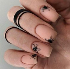 #PinterestHalloween Trendy Nails Ideas 2023, Halloween Nails 2023, Nude Halloween Nails, Ongles Beiges, Spider Nail, Black Halloween Nails, Holloween Nails, September Nails, October Nails