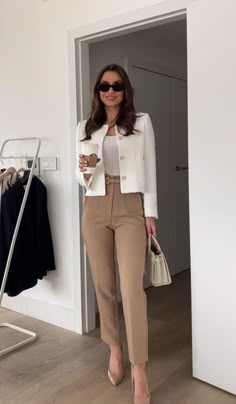 Lawyer Outfit, Corporate Attire, Professional Outfits Women, Business Outfits Women, Business Casual Outfits For Work, Elegante Casual