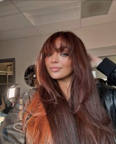 Layers And Bangs, Red Brown Hair, Long Red Hair, Copper Hair, Hair Inspo Color, Ginger Hair, Layered Hair, Hairstyles With Bangs, Fall Hair