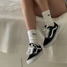 Mode Indie, Dr Shoes, Shoe Inspo, Aesthetic Shoes, Pretty Shoes